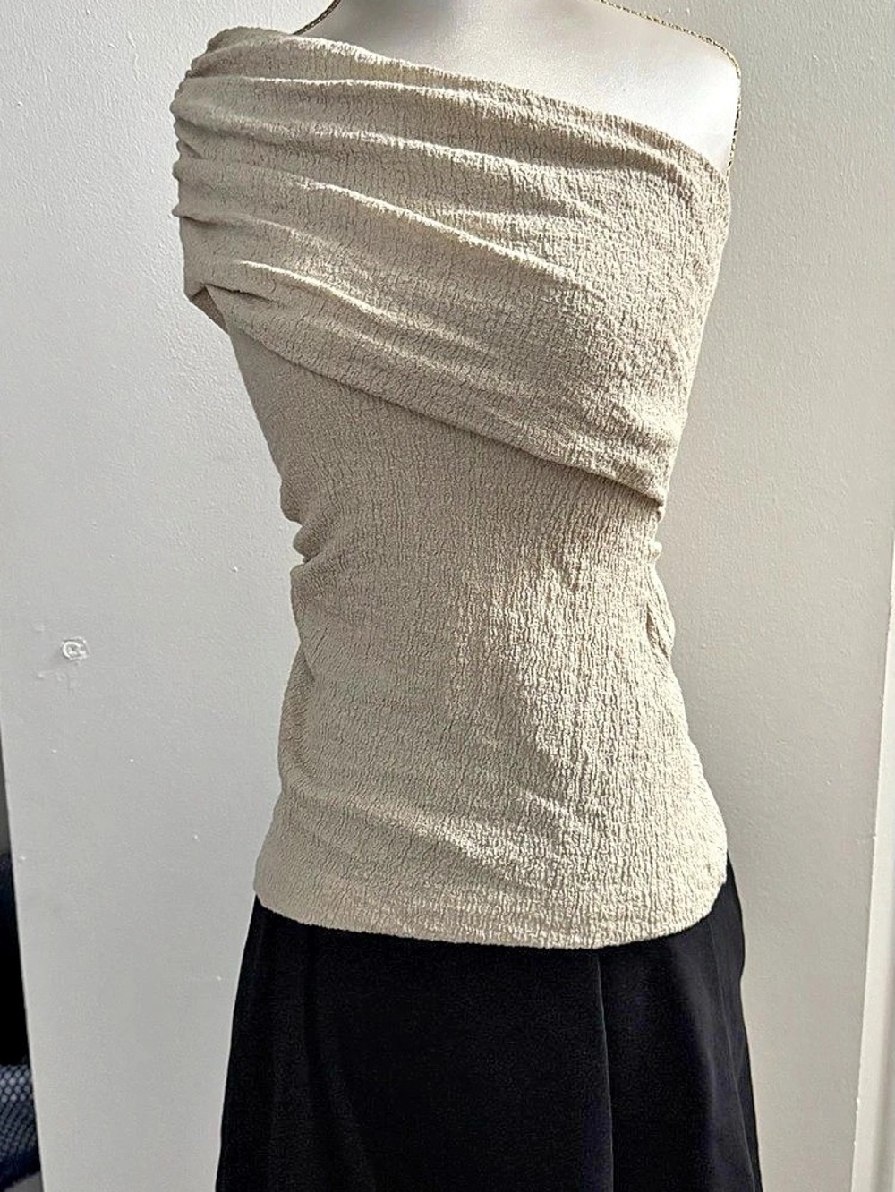 Zara Ruched Off-Shoulder Top in Cream Size Medium Like New